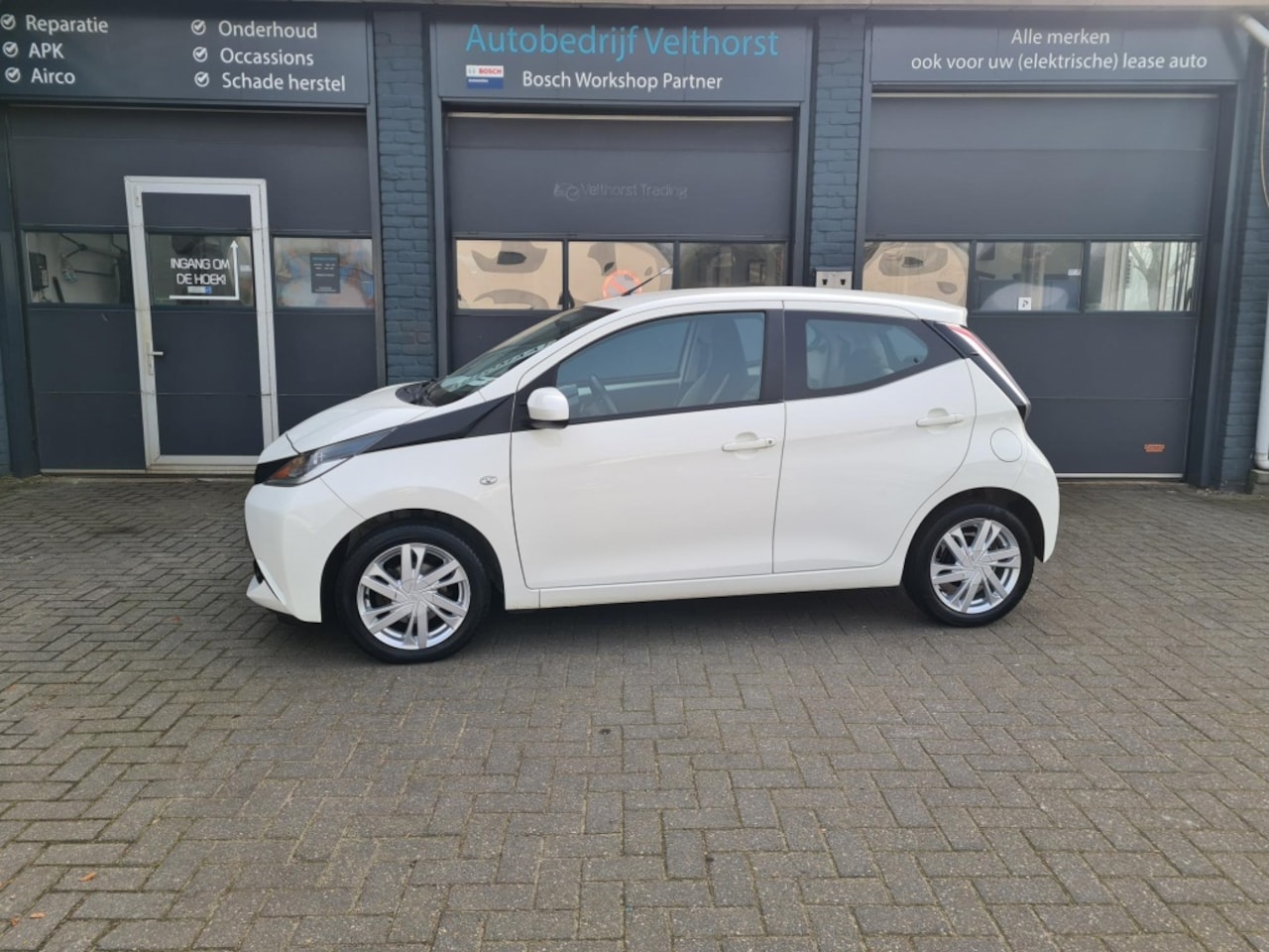 Toyota Aygo - 1.0 VVT-i x-play AUTOMAAT - AutoWereld.nl