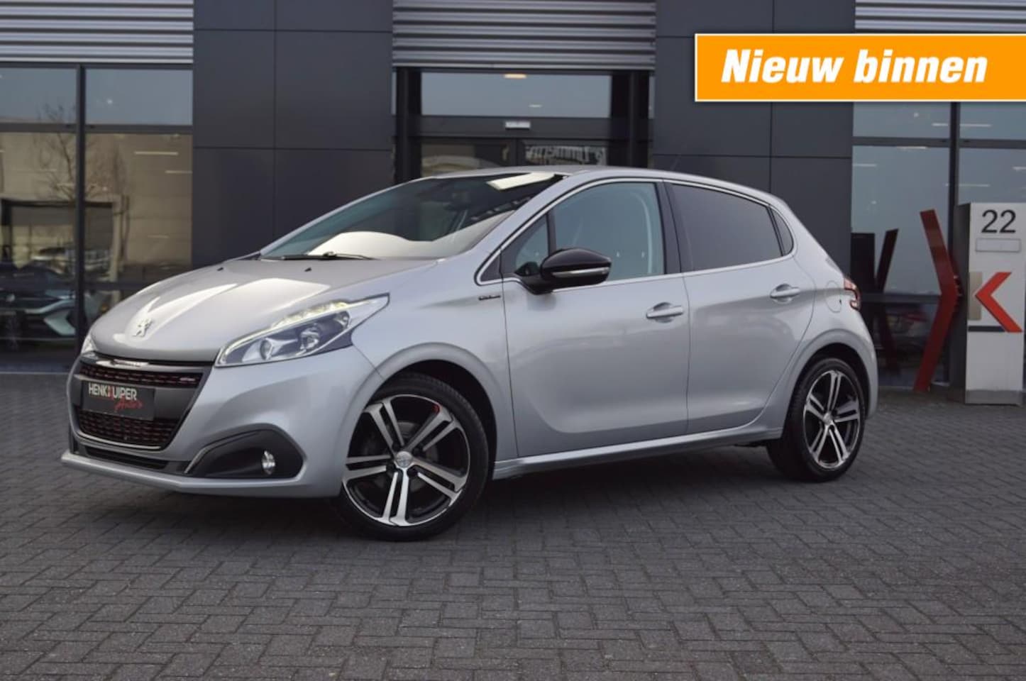 Peugeot 208 - 1.2 PureTech GT-line / Navi / PDC/ Camera / App-connect - AutoWereld.nl