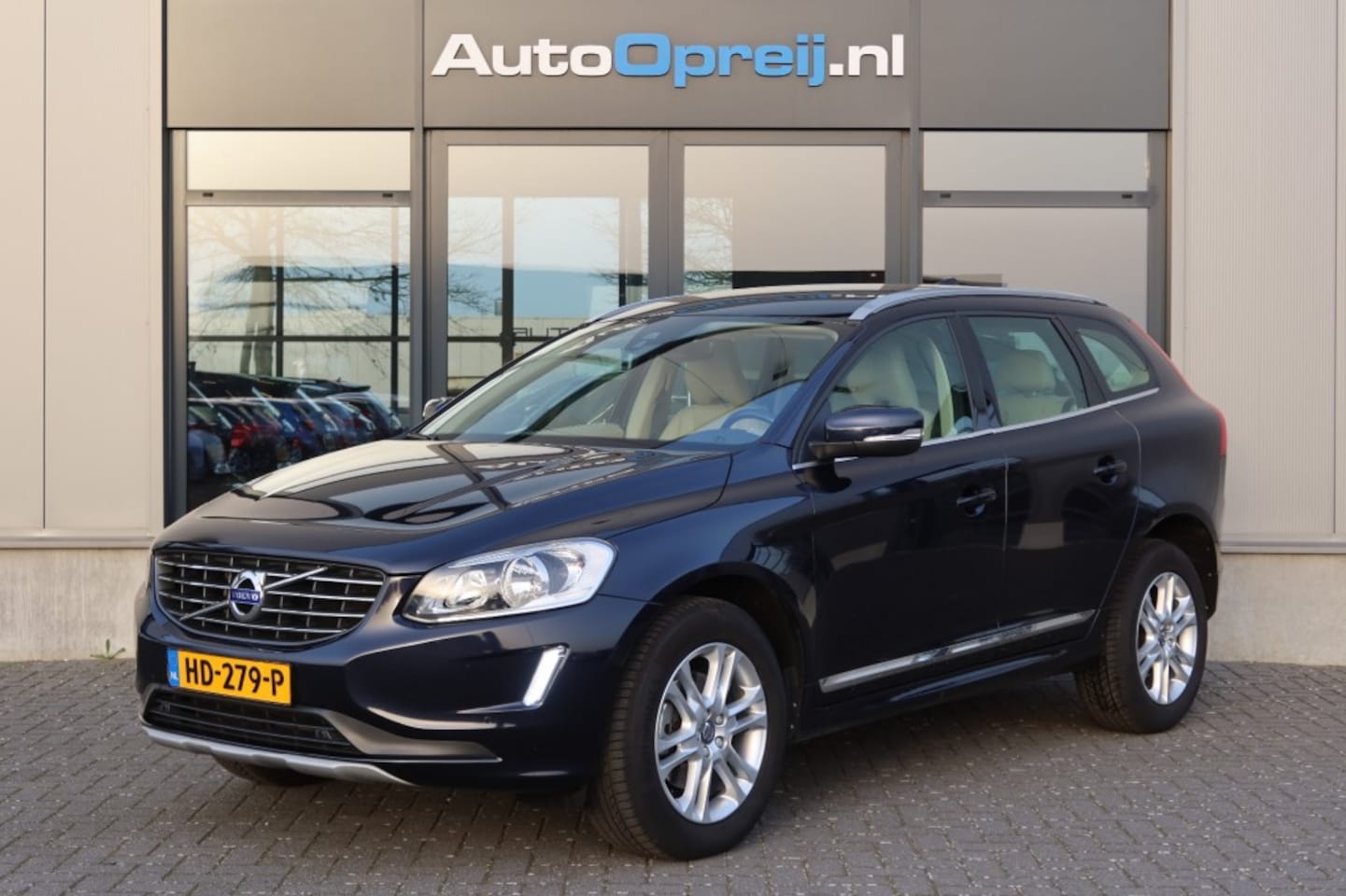 Volvo XC60 - 2.0 T5245pk FWD Summum Clima, NAVI, Stoelverwarming, Trekhaak, Beige Leder - AutoWereld.nl