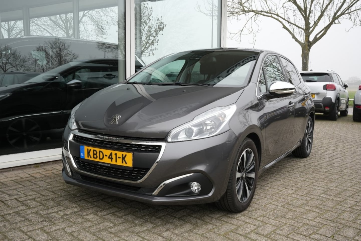 Peugeot 208 - 1.2 PURETECH, PANO, AUTOMAAT. CAMERA,ALL IN PRIJS - AutoWereld.nl