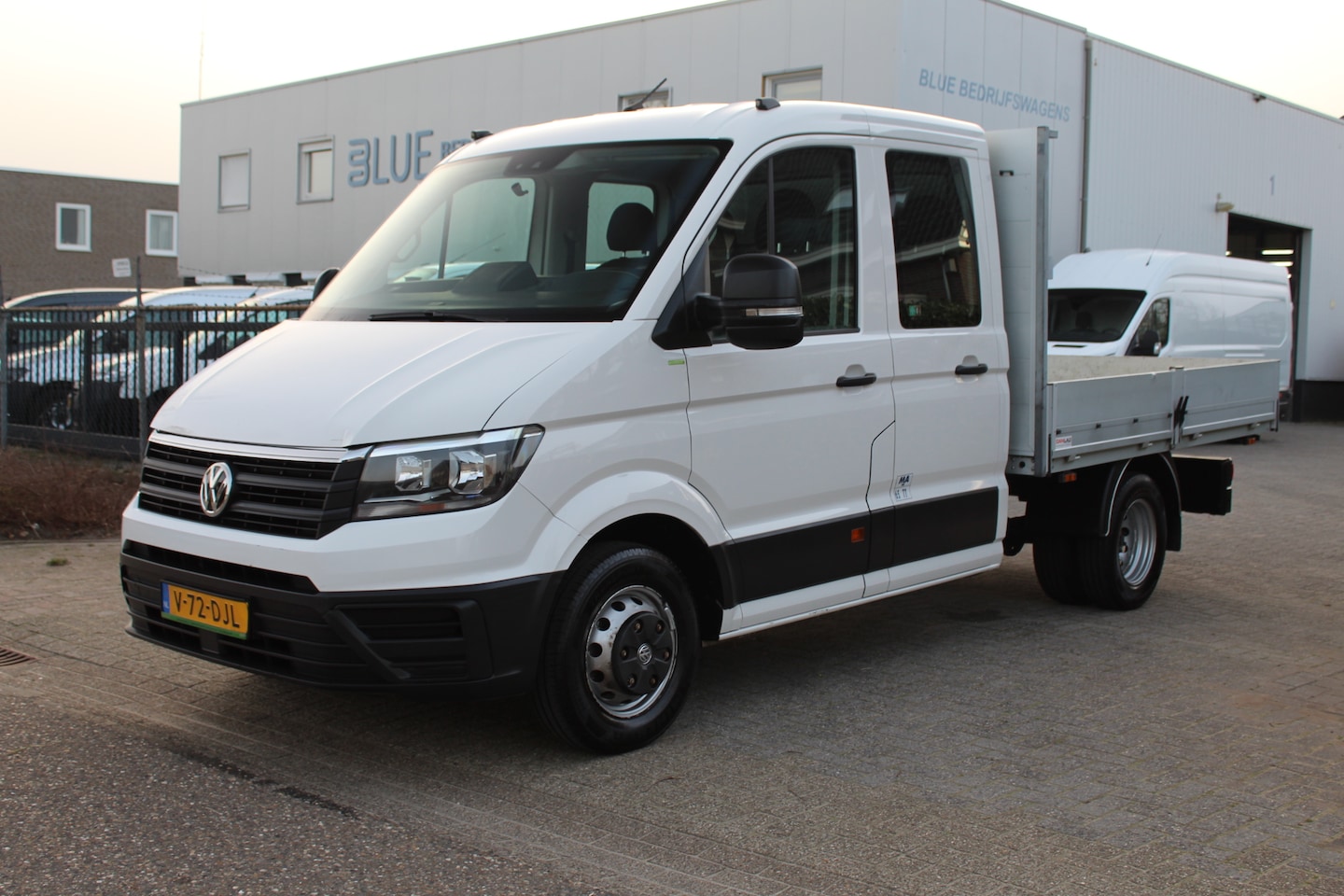 Volkswagen Crafter - 35 2.0 TDI 130KW Euro6 L3 Dubbele Cabine Pick-up ✓ open laadbak ✓ 3500KG trekhaak - AutoWereld.nl