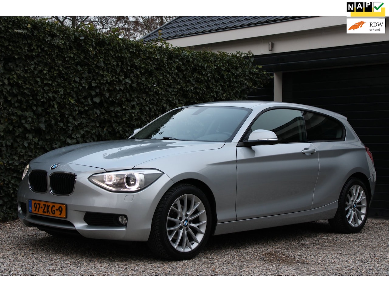 BMW 1-serie - 116i Business+ | Automaat | Navi | Xenon | Stoelverwarming | Leer - AutoWereld.nl