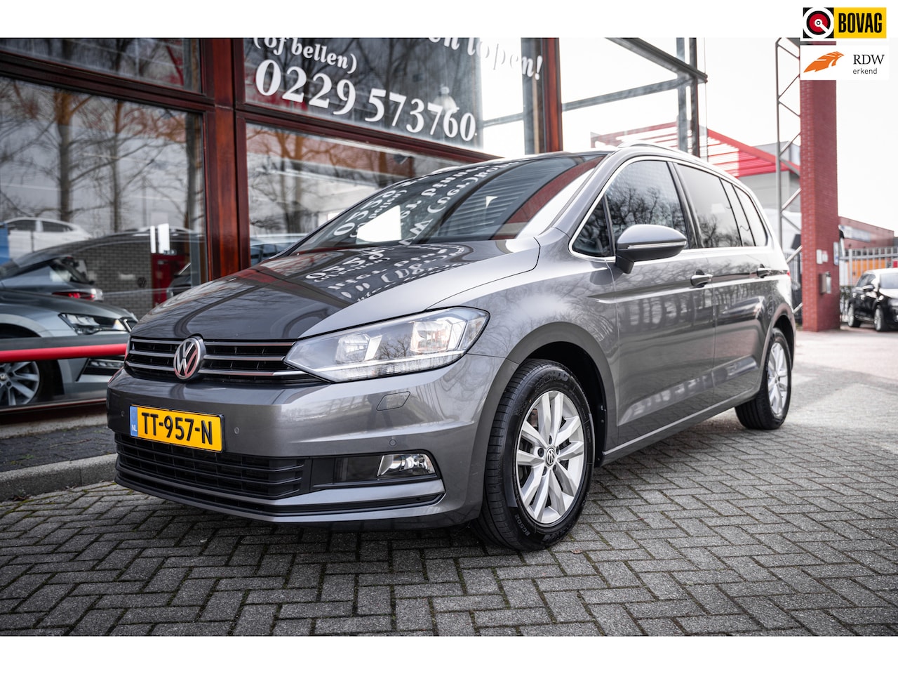 Volkswagen Touran - 1.4 TSI Highline | 7 persoons | Trekhaak | Parkeerhulp | Adaptieve cruise | App connect | - AutoWereld.nl