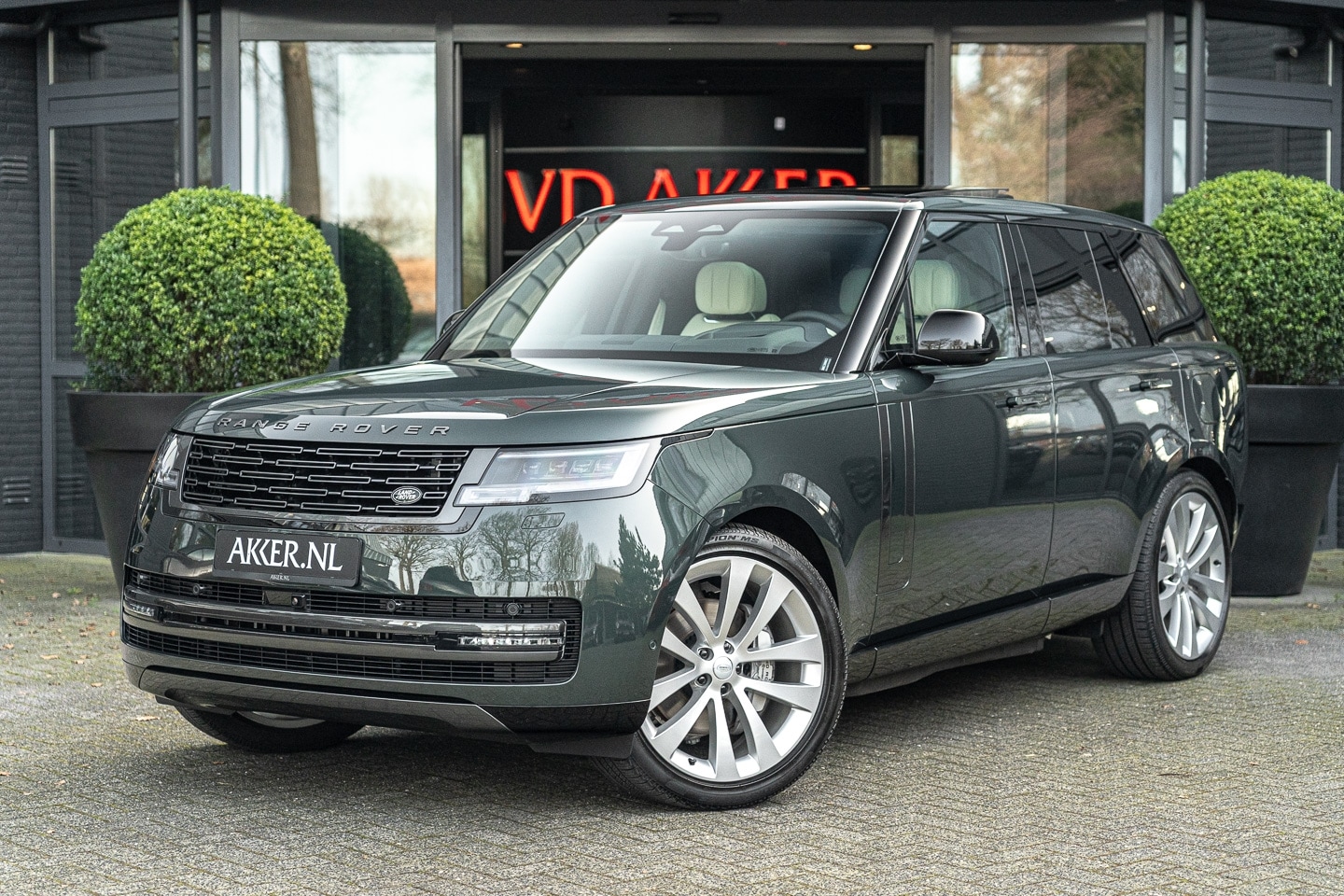 Land Rover Range Rover - LANDROVER P460e HSE | Massage | Head-up | 4WSturing | St. Koeling v+a | Meridian 3D Sound - AutoWereld.nl