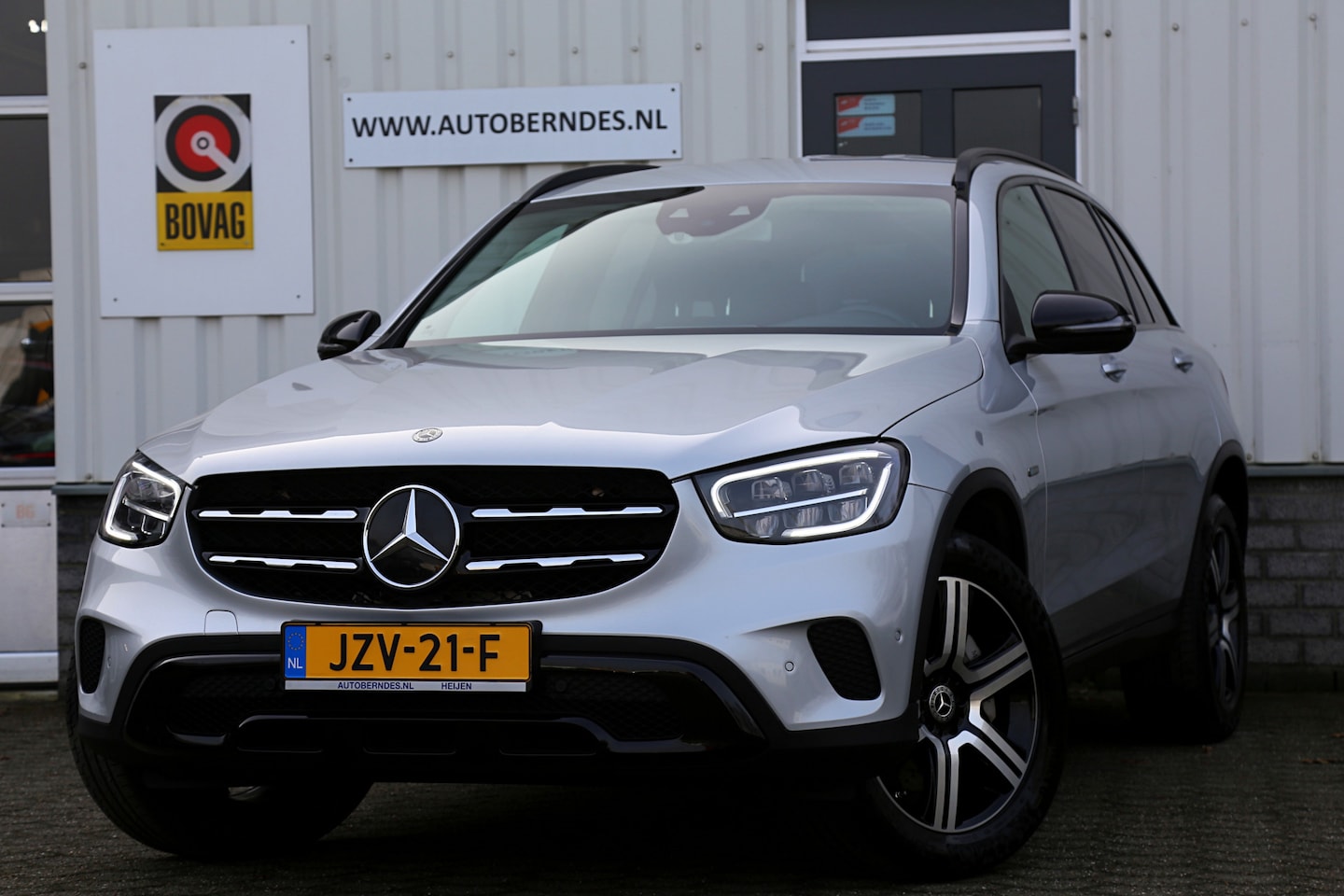 Mercedes-Benz GLC-klasse - 300e 4MATIC plug in hybride*Perfect MB Onderh.*Elek. Trekhaak/Burmester/Memorie/Night Pakk - AutoWereld.nl