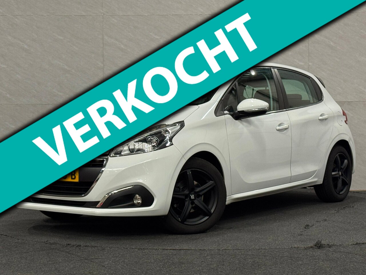 Peugeot 208 - 1.2 PureTech Blue Lion Airco 5 Deurs Navigatie - AutoWereld.nl