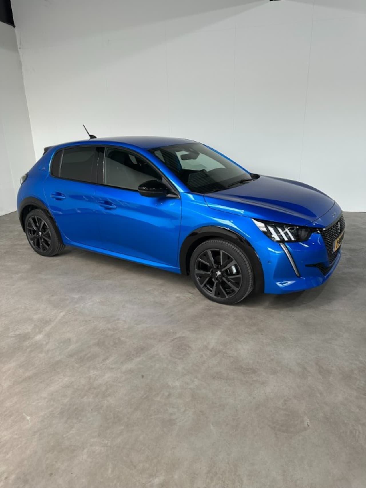 Peugeot 208 - GT, 100 PK, Navigatie, adaptieve cruise control,PDC,17 inch,Dode hoek - AutoWereld.nl