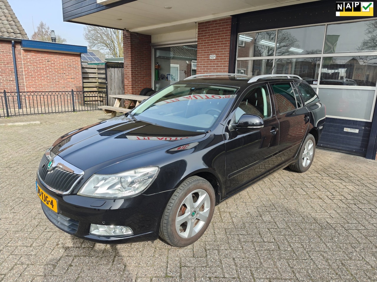 Skoda Octavia Combi - 1.4 TSI Elegance Business Line 1.4 TSI Elegance Business Line, Trekhaak, Leer, Clima, Cruise, ABT, NAP - AutoWereld.nl