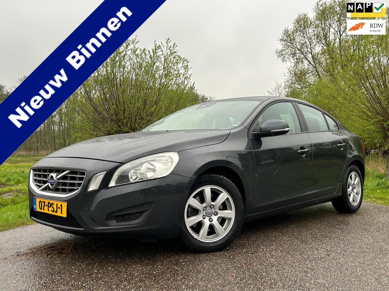 Volvo S60 - 1.6 T4 Kinetic Automaat / 2e Eigenaar / Navigatie / Clima / Trekhaak / Goed Onderhouden / - AutoWereld.nl