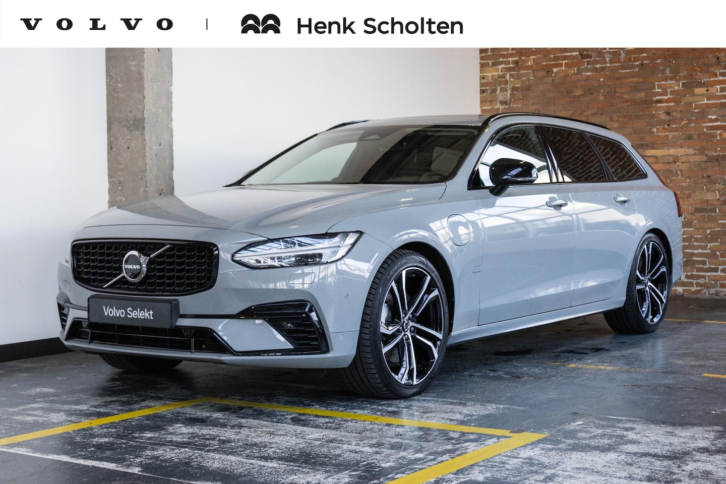 Volvo V90 - T8 Plug-in hybrid AWD Ultra Dark | Bowers & Wilkins Premium Audio | Luchtvering | Gelamine - AutoWereld.nl