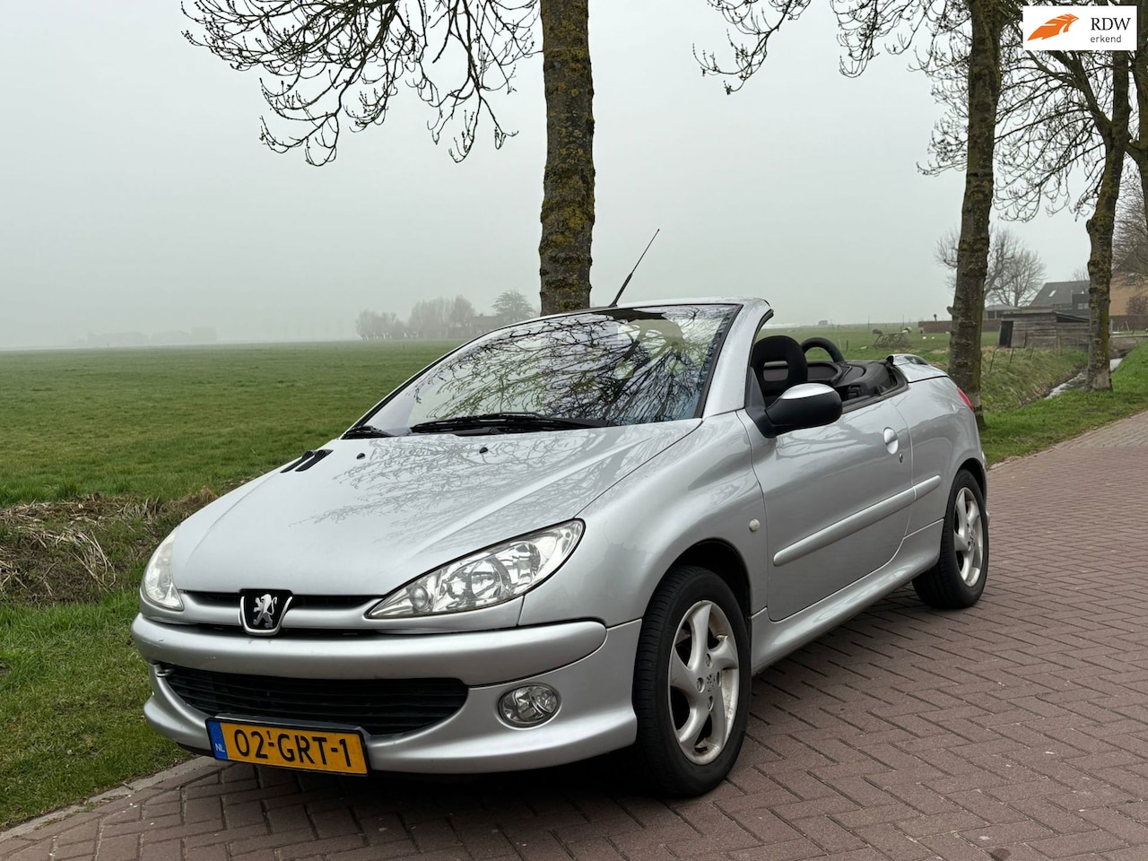 Peugeot 206 CC - 1.6-16V Premium / climate control / nieuwe apk!! / elektr ramen / - AutoWereld.nl