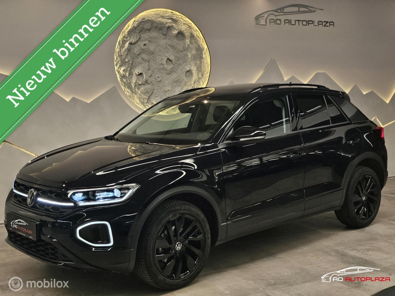 Volkswagen T-Roc - 1.5 TSI Full Black/Panorama/Leder/Memory/Keyless/IQ Light - AutoWereld.nl