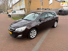 Opel Astra Sports Tourer - Navigatie / Parkeersensoren / Airco / Leuke auto