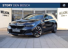 BMW 5-serie Touring - 550e xDrive M Sport Automaat / Panoramadak / Trekhaak / Adaptief M Onderstel Professional