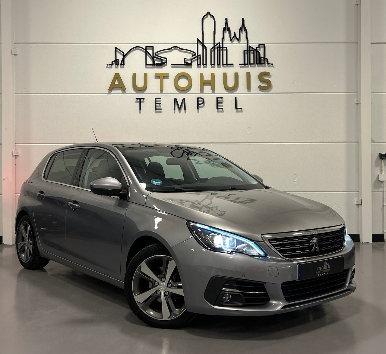 Peugeot 308 - 1.2 PureTech Blue Automaat Panoramadak Parkeersensoren Cruise Climate Led 17Inch Isofix Tr - AutoWereld.nl