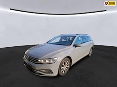 Volkswagen Passat Variant - 2.0 TDI Business * Camera * Digitale teller klok * Stoelverwarming * Navigatie