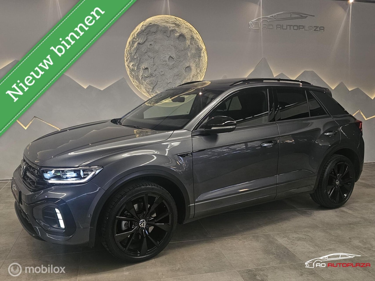 Volkswagen T-Roc - 1.5 TSI 3x R-line Panorama/Beats/Keyless/Black Style - AutoWereld.nl