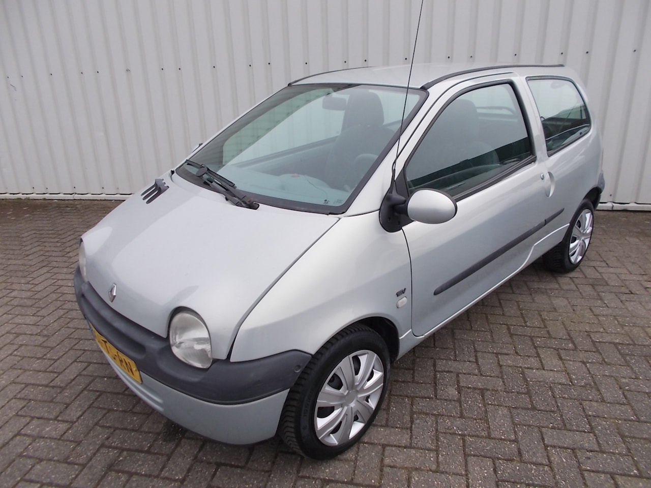 Renault Twingo - 1.2-16V Paris Airco ( NW. APK KEURING BIJ VERKOOP ) - AutoWereld.nl