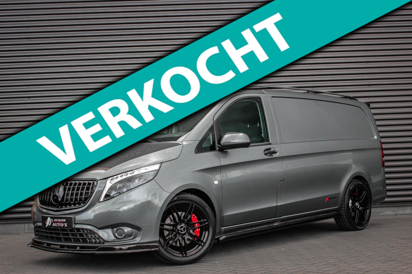 Mercedes-Benz Vito - 215PK JB- EDITION FULL BLACK / AMG / SPOILER / VERLAGINGSVEREN / NAVIGATIE / CLIMATE CONTR - AutoWereld.nl