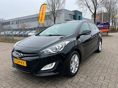 Hyundai i30 Wagon - 1.4 - AIRCO - LEDER - PARKEERSENSOR