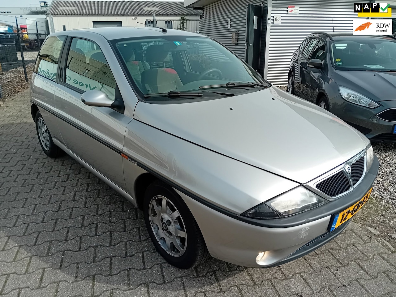 Lancia Y(psilon) - Ypsilon 1.2-16V LX slechts 79dkm! airco! nieuwe APK!! - AutoWereld.nl