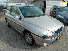 Lancia Y(psilon) - Ypsilon 1.2-16V LX slechts 79dkm airco nieuwe APK