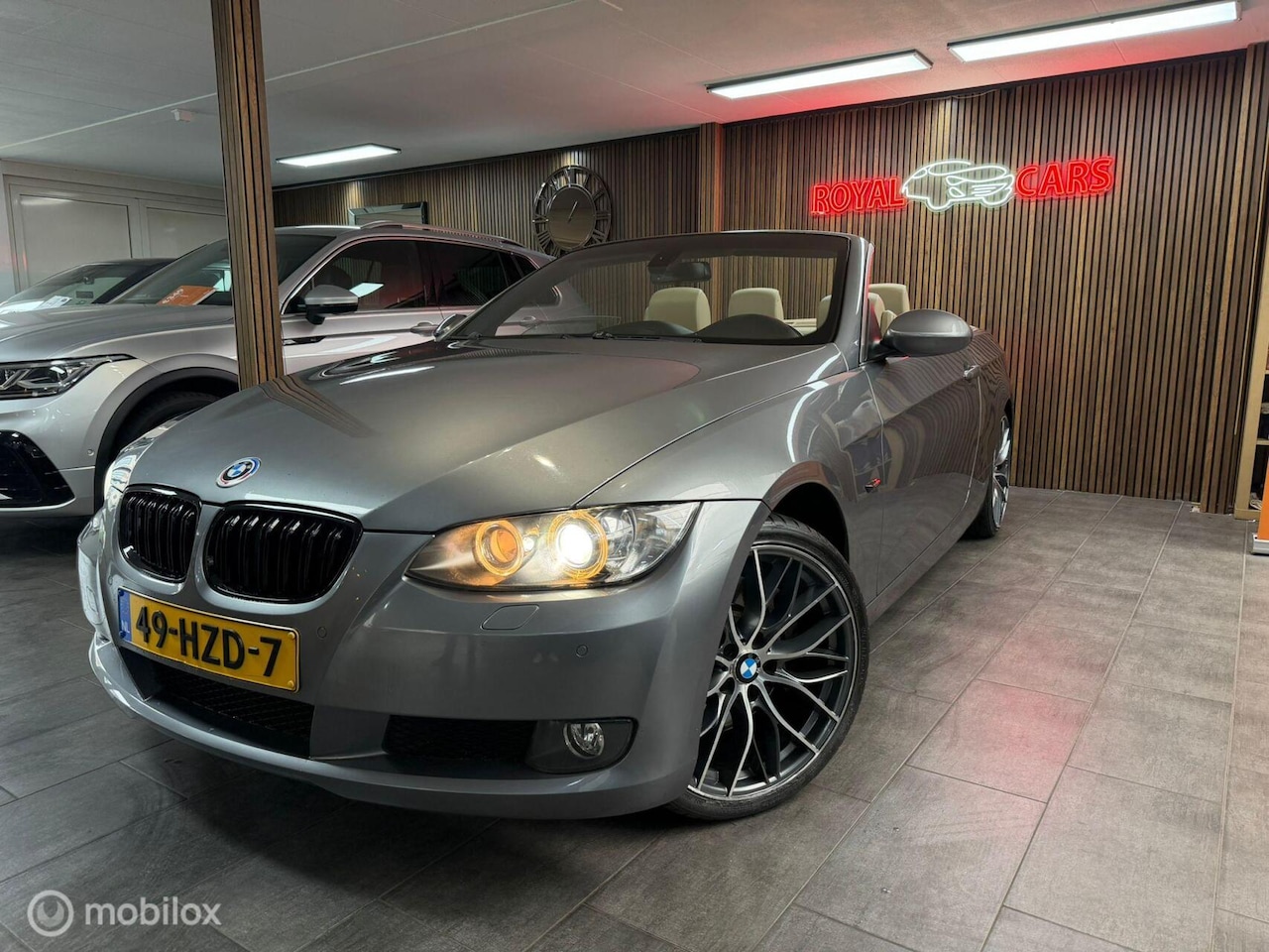 BMW 3-serie Cabrio - 330i Executive/ Navigatie/ Nappa Leder - AutoWereld.nl