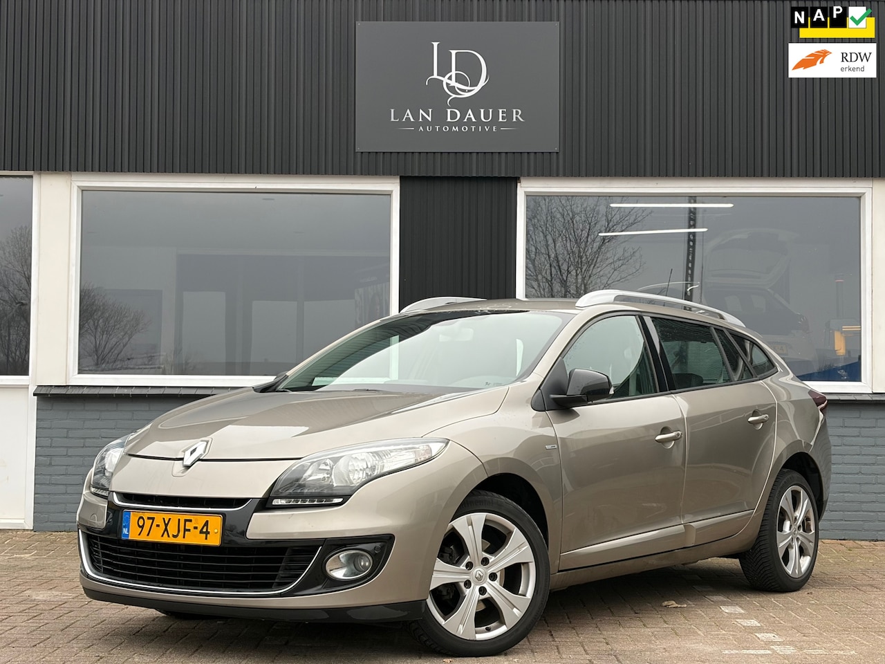Renault Mégane Estate - 1.5 dCi Bose / Leder / Camera / Clima - AutoWereld.nl