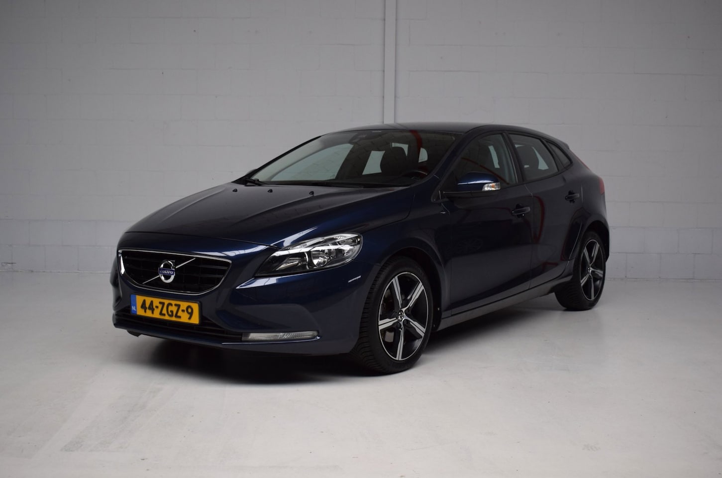 Volvo V40 - 1.6 T3 Kinetic ORG.NED / NAP / CAMERA / NAVIGATIE / NETTE STAAT - AutoWereld.nl