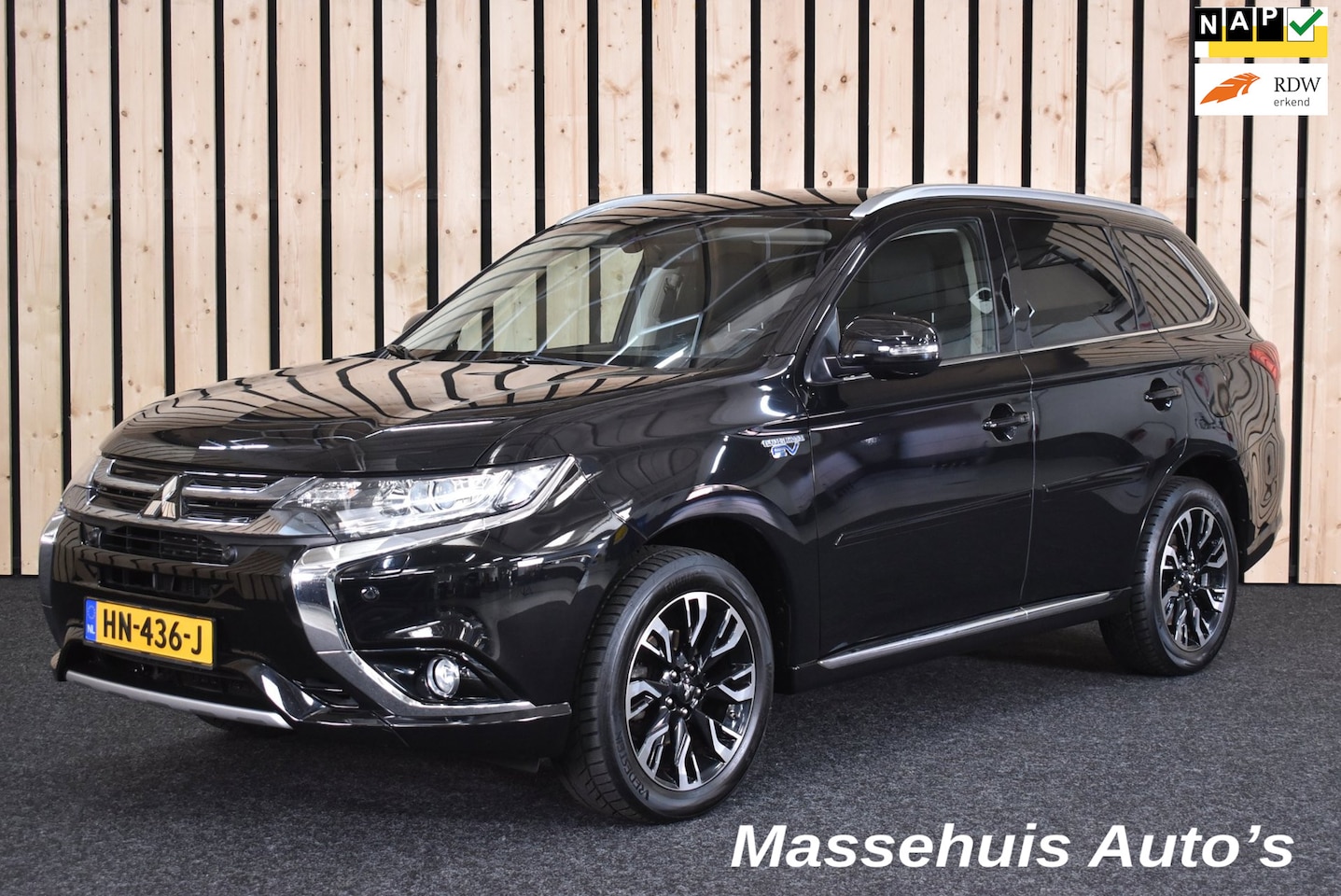 Mitsubishi Outlander - 2.0 PHEV Executive Edition Trekhaak 4WD 147dkm Camera Navi Clima Cruise PDC Xenon Nwe APK - AutoWereld.nl