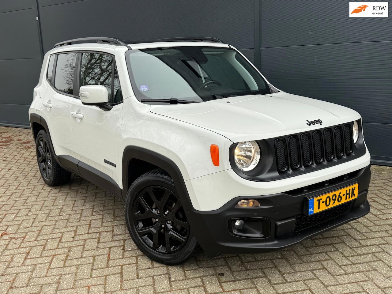 Jeep Renegade - 1.4 MultiAir Limited/Navi/bluetooth/panoramadak/trekhaak - AutoWereld.nl