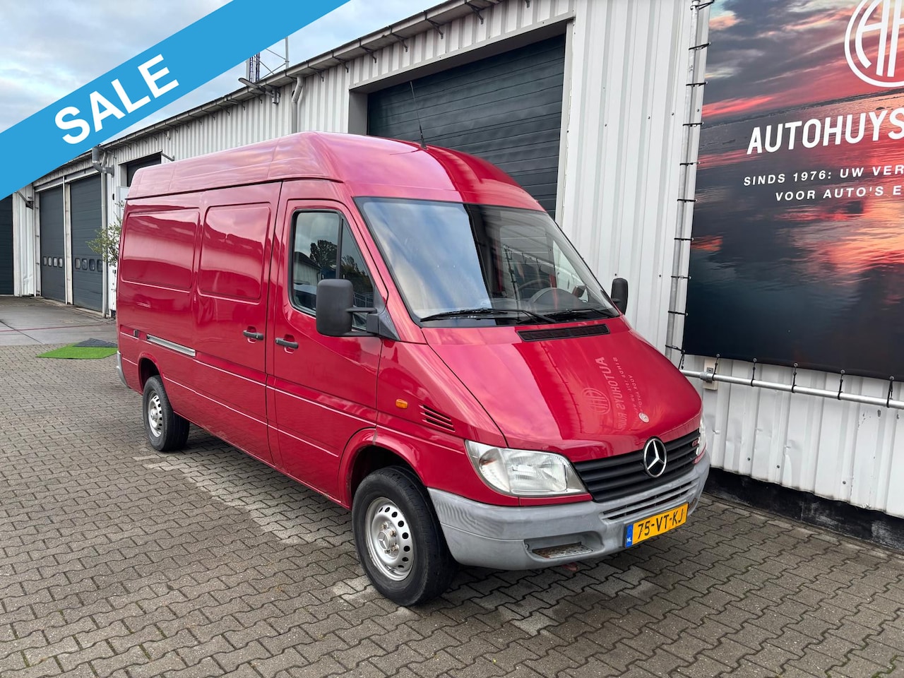 Mercedes-Benz Sprinter - 313 CDI 2.2 355 euro3 L2H2 AUTOMAAT NAP 2800kg trekgewicht Rustig kiezen voor het losbarst - AutoWereld.nl