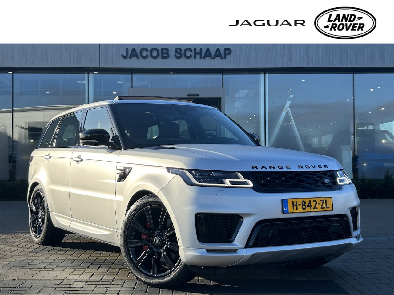 Land Rover Range Rover Sport - P400e HSE Dynamic | NL auto | SVO kleur Satin | Adaptive Cruise | Stuurverwarming | - AutoWereld.nl