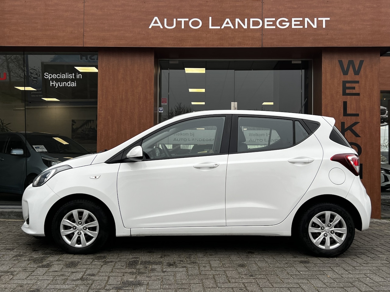 Hyundai i10 - 1.0i Comfort Navigatie Cruise Control - AutoWereld.nl