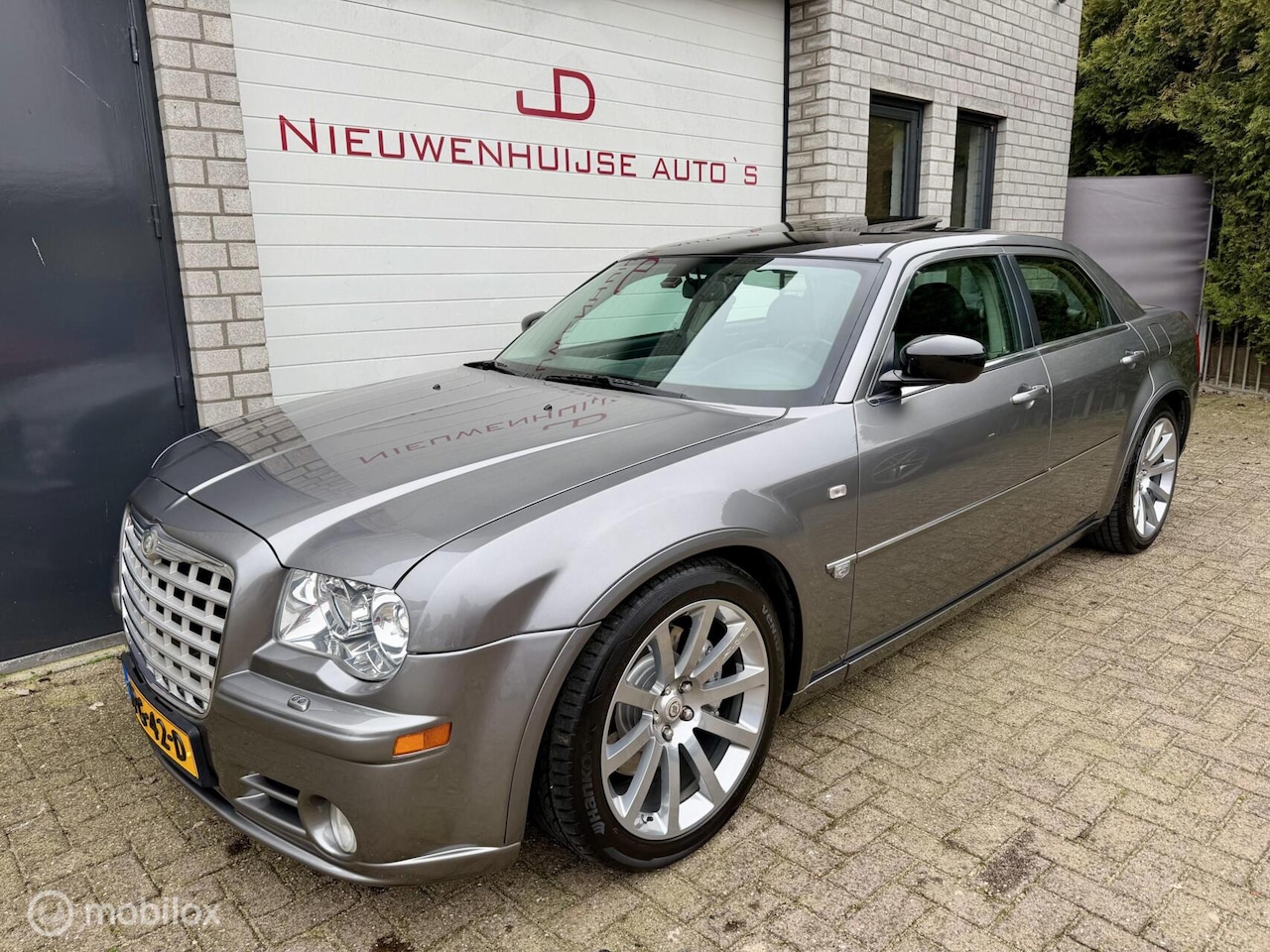 Chrysler 300C - 6.1 V8 HEMI SRT-8 6.1 V8 HEMI SRT8, 58,467km clean title 2e eig! - AutoWereld.nl