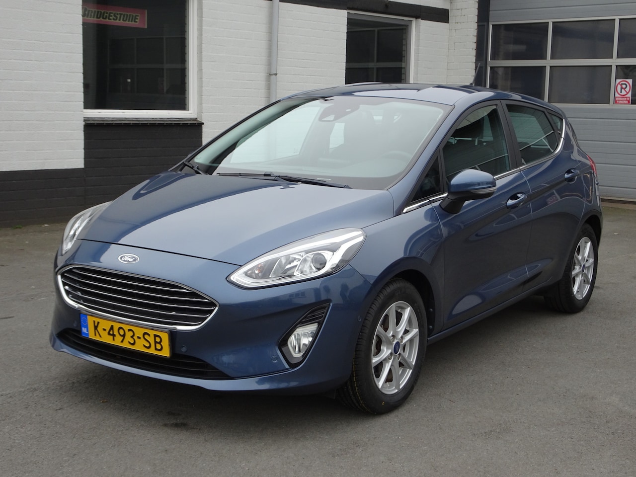 Ford Fiesta - 1.0 EcoBoost Hybrid Titanium X Automatische airco, navigatie, parkeersensoren voor en acht - AutoWereld.nl