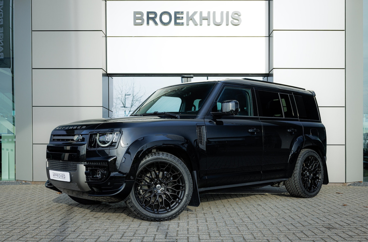 Land Rover Defender 110 - Defender URBAN 110 P300e X-Dynamic SE | Urban bodykit | 22 Inch | Pano | Cold Climate | - AutoWereld.nl