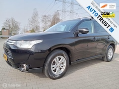 Mitsubishi Outlander - 2.0/ 7 persoons Edition/clima/cruise/trekhaak
