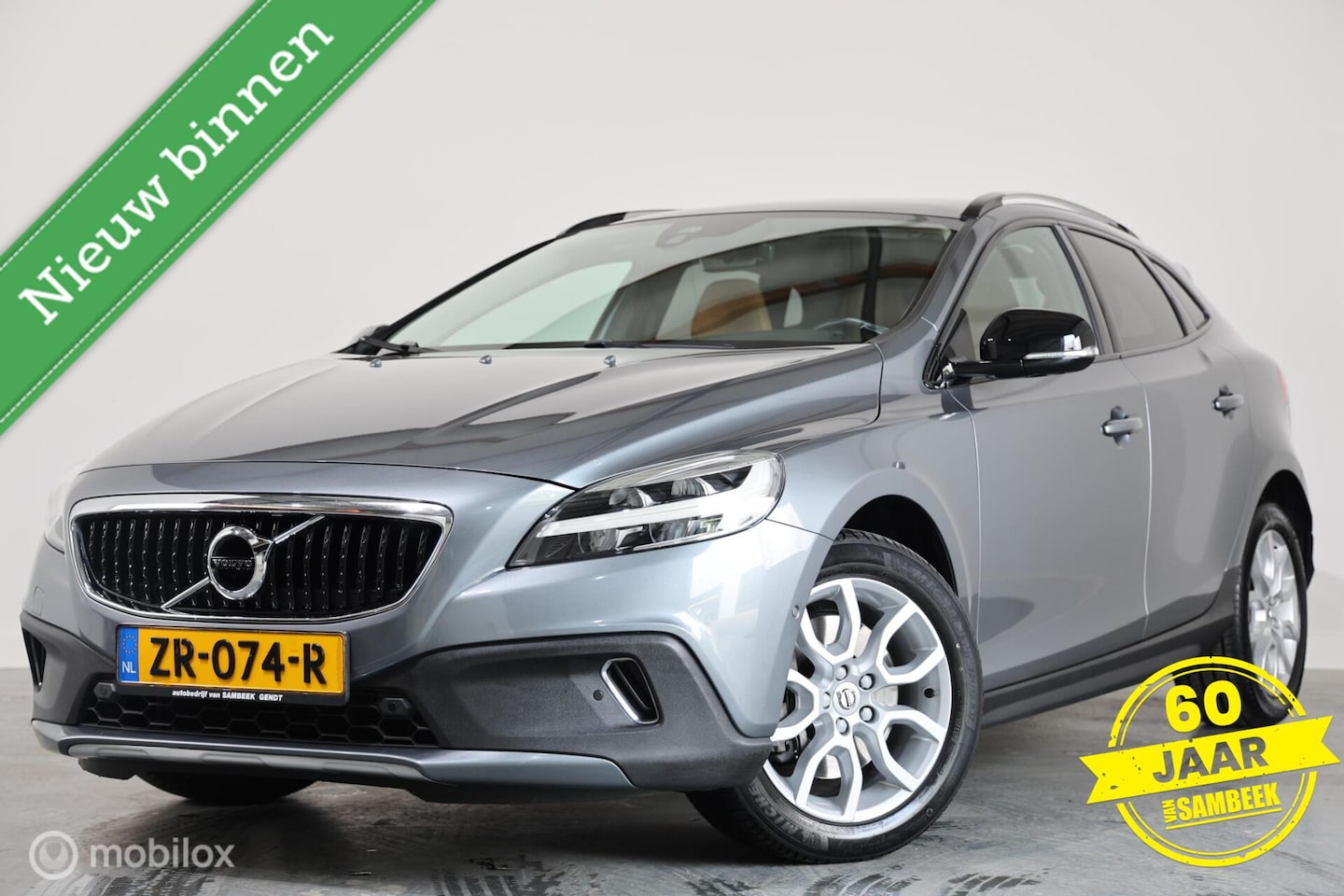 Volvo V40 Cross Country - 1.5 T3 Polar+ Luxury - Automaat - Trekhaak - Camera - AutoWereld.nl