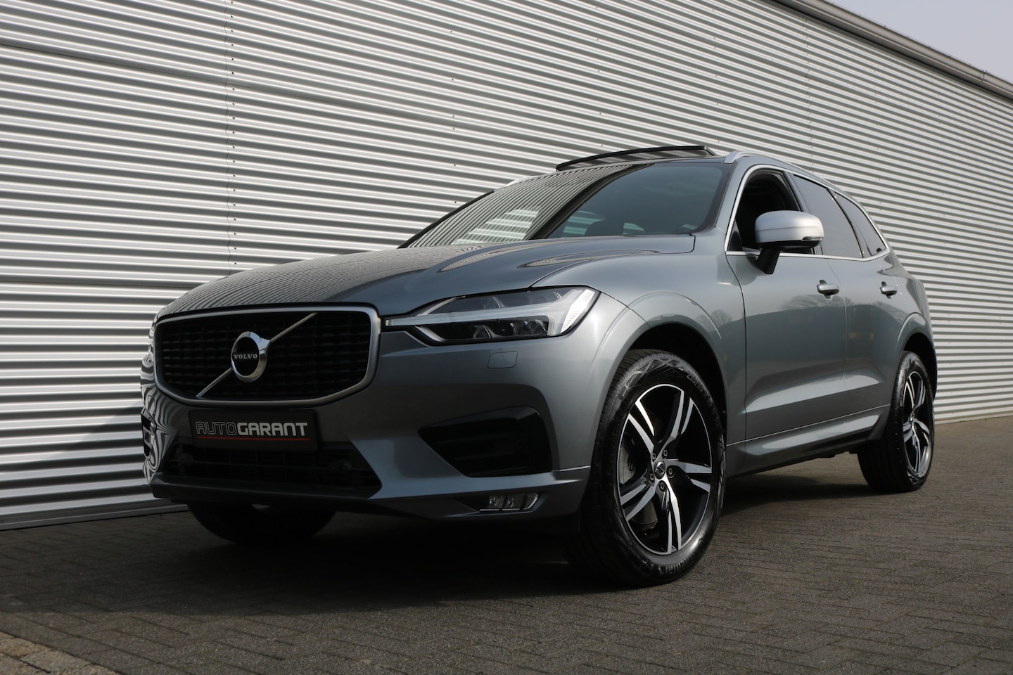 Volvo XC60 - 2.0 T5 AWD R-Design 2.0 T5 AWD R-Design 251PK (Panoramadak Navi/Camera Full-led Standkachel Trekhaak 19InchLMV - AutoWereld.nl