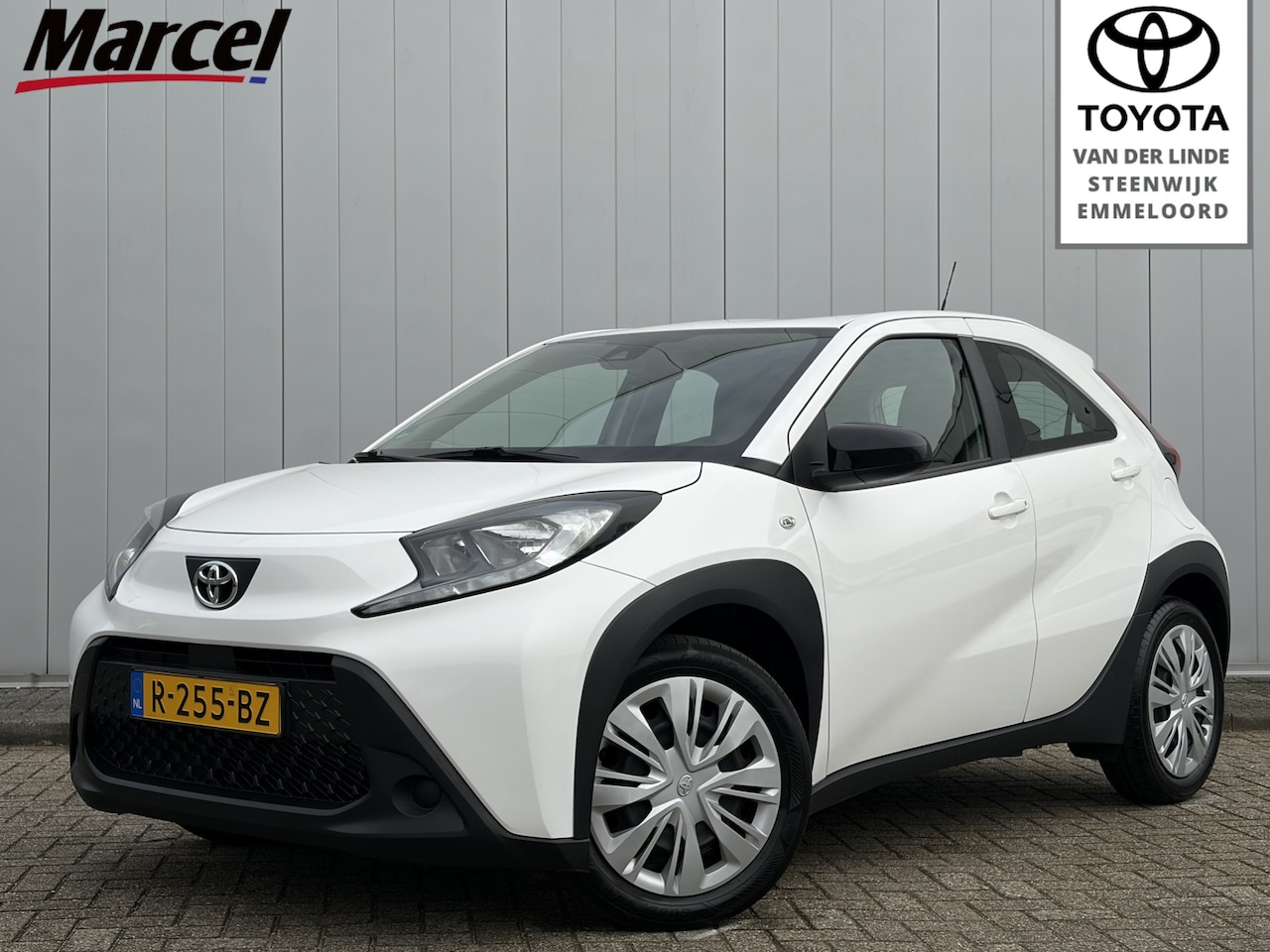 Toyota Aygo X - 1.0 VVT-i MT Play NL Auto Dealer Onderhouden Carplay Adapt Cruise Control - AutoWereld.nl