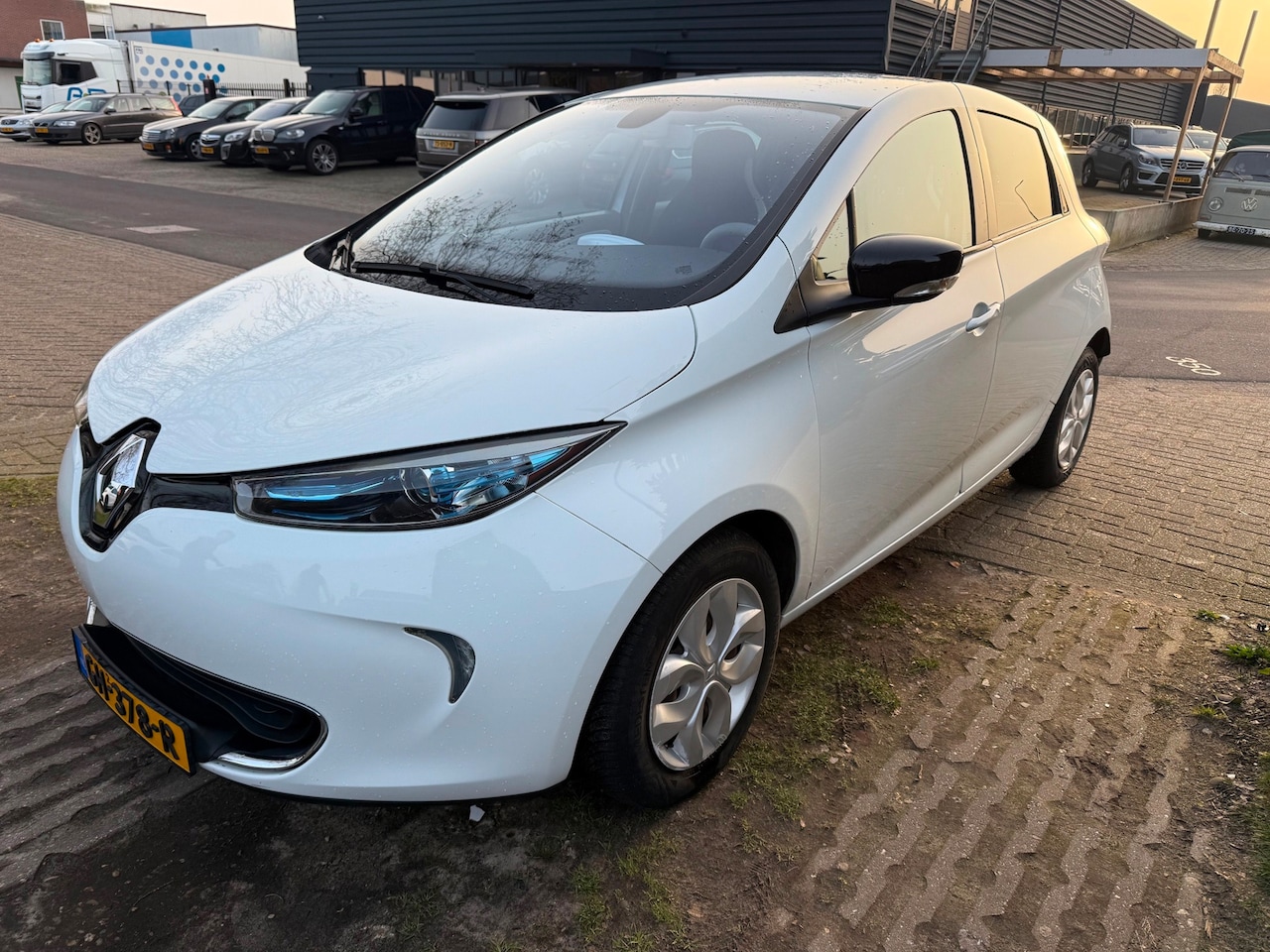 Renault Zoe - Q210 Life Quickcharge 22 kWh 2015 88.000 KM 230V Kabel + Laadpaal - AutoWereld.nl