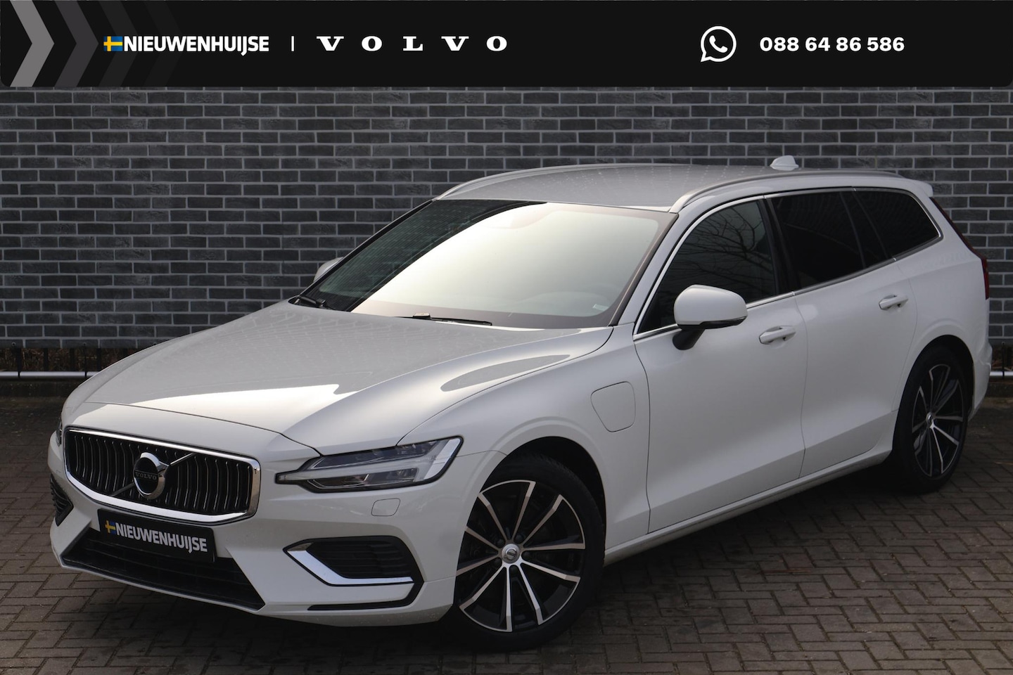 Volvo V60 - 2.0 T6 Recharge AWD Business Pro | Trekhaak | Voorstoelen + stuurwiel verwarmd | Ice white - AutoWereld.nl