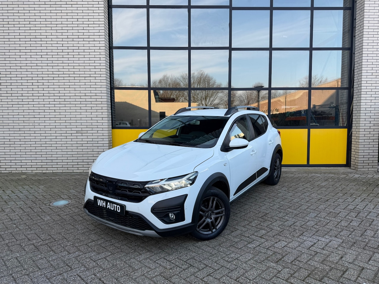 Dacia Sandero Stepway - 90PK Navi, Full led, pic voor en achter & stoelverwarming - AutoWereld.nl