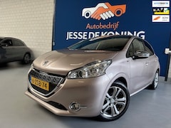 Peugeot 208 - 1.2 PureTech Style Pack Plus / bj.2015 / panoramadak / navigatie / climate /etc/ NAP met 1
