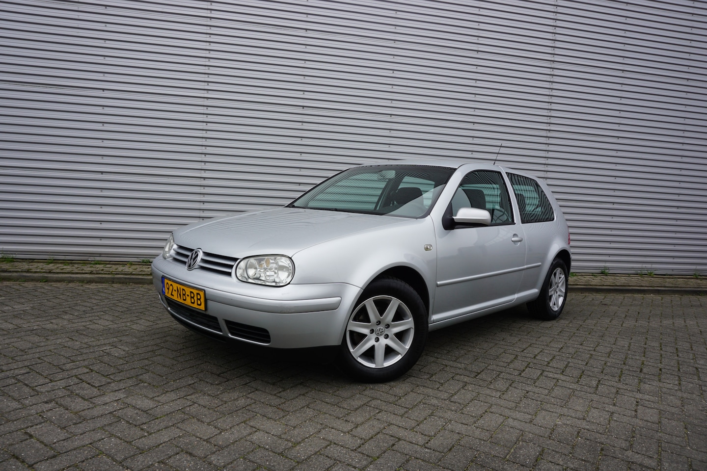 Volkswagen Golf - 1.6-16V Ocean Airco / Elektr. ramen / Trekhaak / NAP / Apk t/m 11-2026 - AutoWereld.nl