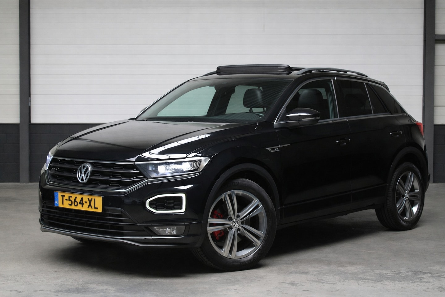 Volkswagen T-Roc - 1.5 TSI R Line l Pano l Virtual l Navi - AutoWereld.nl