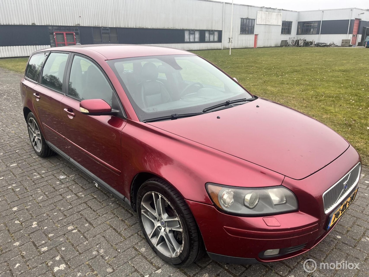 Volvo V50 - 2.5 T5 Summum Automaat / Airco / Leder / Cruise / APK / NAP / Trekhaak / PDC / - AutoWereld.nl