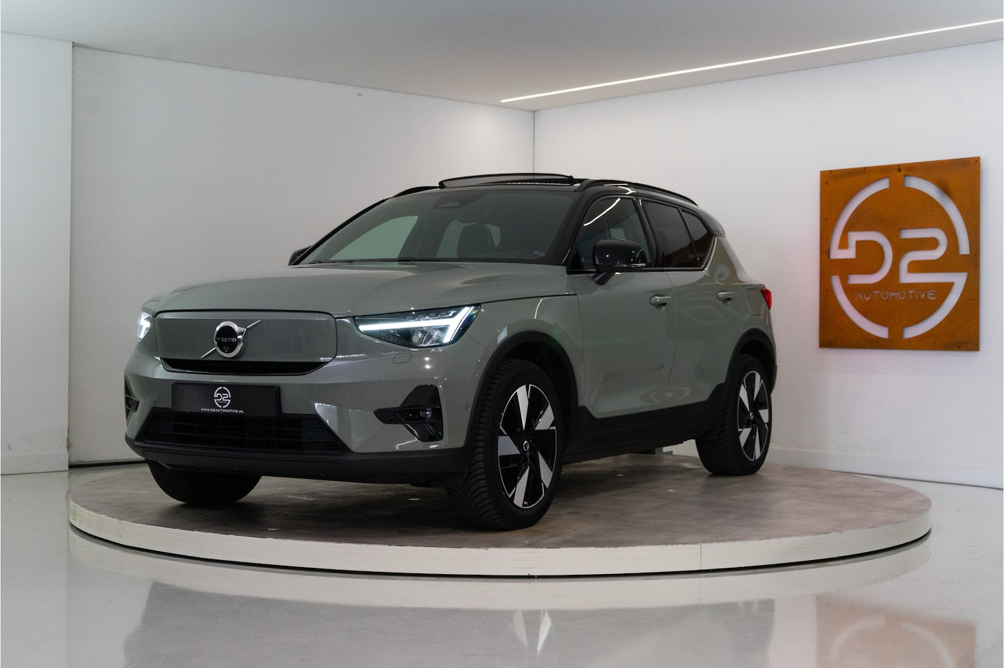Volvo XC40 - Extended Range 82 kWh Ultimate NL AUTO+NAP+1E EIG. | H/K | Pano | Trekhaak | Pilot | Garan - AutoWereld.nl