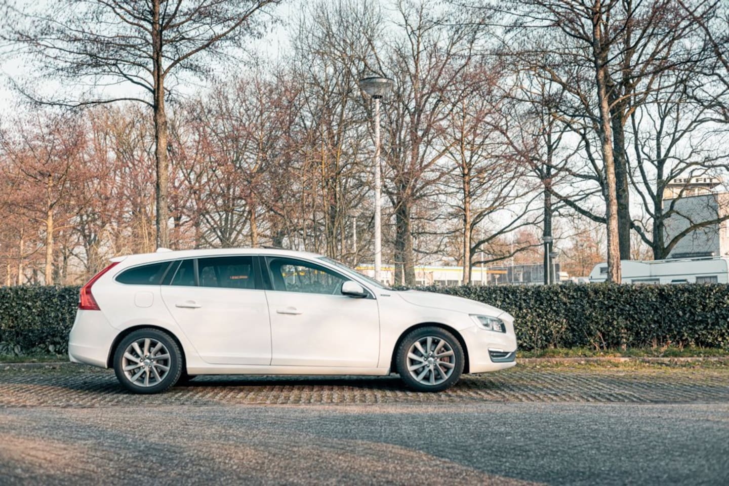 Volvo V60 - 2.4 D6 Twin Engine R-Design 2.4 D6 Twin Engine R-Design - AutoWereld.nl